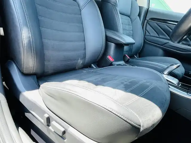三菱 アウトランダー ＰＨＥＶ G 徳島県 2019(平31)年 1.9万km ルビーブラックP ・純正ナビ/・全方位モニター/・オプションＢＳＭ/・フルセグテレビ/・ＥＴＣ2.0/・ドライブレコーダー/・クリアランスソナー/・パワーシート/・ステアリングヒーター/・１００Ｖ電源/・シートヒーター/・ＬＥＤライト/・充電ケーブル/・スマートキー/・プッシュスタート