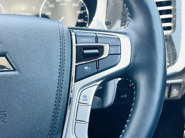 三菱 アウトランダー ＰＨＥＶ G 徳島県 2019(平31)年 1.9万km ルビーブラックP ・純正ナビ/・全方位モニター/・オプションＢＳＭ/・フルセグテレビ/・ＥＴＣ2.0/・ドライブレコーダー/・クリアランスソナー/・パワーシート/・ステアリングヒーター/・１００Ｖ電源/・シートヒーター/・ＬＥＤライト/・充電ケーブル/・スマートキー/・プッシュスタート