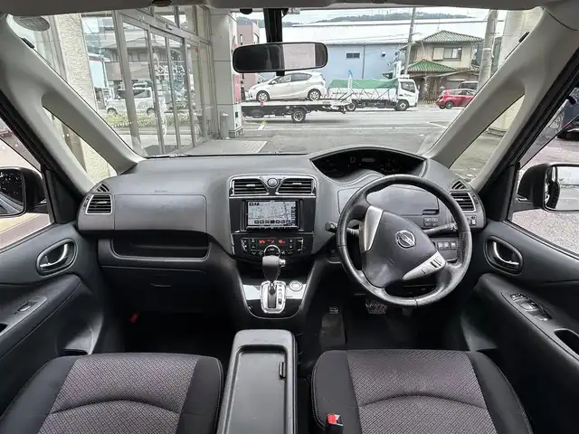 日産 セレナ ハイウェイスター Sハイブリッド 大阪府 2012(平24)年 11.8万km 黒 社外ナビ/（フルセグ／ＢＴ／ＣＤ／ＤＶＤ）/バックカメラ/横滑り機能/社外後席用モニター/純正フロアマット/両側パワースライドドア/３列シート/社外１５インチＡＷ/取扱説明書