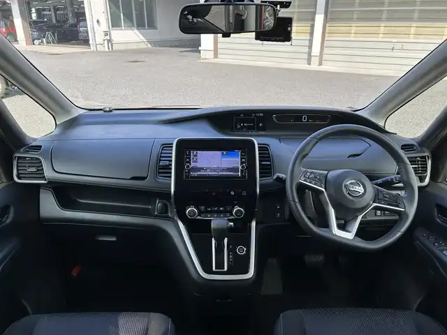 日産 セレナ ハイウェイスター Vセレクション 埼玉県 2017(平29)年 12.8万km マルーンレッド 2トーン (株)IDOMが運営する【じしゃロン鳩ヶ谷店】の自社ローン専用車両になりますこちらは現金またはオートローンご利用時の価格です。自社ローンご希望の方は別途その旨お申付け下さい/純正SDナビ(品番:MM317D-W)/・AM/FM・CD・DVD・BT・AUX/セーフティパックA/・踏み間違い衝突防止アシスト/・インテリジェント パーキングアシスト/・進入禁止標識検知/両側パワースライドドア/ハンズフリーオートスライドドア/LDW(車線逸脱警報)/クリアランスソナー/アラウンドビューモニター/前後ドライブレコーダー(品番：ZDR-015)/ETC/純正フロアマット/ステアリングスイッチ/D+N席背面ドリンクホルダー/LEDヘッドライト/電格ウインカーミラー