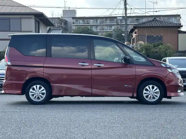 日産 セレナ ハイウェイスター Vセレクション 埼玉県 2017(平29)年 12.8万km マルーンレッド 2トーン (株)IDOMが運営する【じしゃロン鳩ヶ谷店】の自社ローン専用車両になりますこちらは現金またはオートローンご利用時の価格です。自社ローンご希望の方は別途その旨お申付け下さい/純正SDナビ(品番:MM317D-W)/・AM/FM・CD・DVD・BT・AUX/セーフティパックA/・踏み間違い衝突防止アシスト/・インテリジェント パーキングアシスト/・進入禁止標識検知/両側パワースライドドア/ハンズフリーオートスライドドア/LDW(車線逸脱警報)/クリアランスソナー/アラウンドビューモニター/前後ドライブレコーダー(品番：ZDR-015)/ETC/純正フロアマット/ステアリングスイッチ/D+N席背面ドリンクホルダー/LEDヘッドライト/電格ウインカーミラー