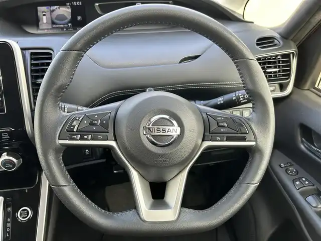 日産 セレナ ハイウェイスター Vセレクション 埼玉県 2017(平29)年 12.8万km マルーンレッド 2トーン (株)IDOMが運営する【じしゃロン鳩ヶ谷店】の自社ローン専用車両になりますこちらは現金またはオートローンご利用時の価格です。自社ローンご希望の方は別途その旨お申付け下さい/純正SDナビ(品番:MM317D-W)/・AM/FM・CD・DVD・BT・AUX/セーフティパックA/・踏み間違い衝突防止アシスト/・インテリジェント パーキングアシスト/・進入禁止標識検知/両側パワースライドドア/ハンズフリーオートスライドドア/LDW(車線逸脱警報)/クリアランスソナー/アラウンドビューモニター/前後ドライブレコーダー(品番：ZDR-015)/ETC/純正フロアマット/ステアリングスイッチ/D+N席背面ドリンクホルダー/LEDヘッドライト/電格ウインカーミラー