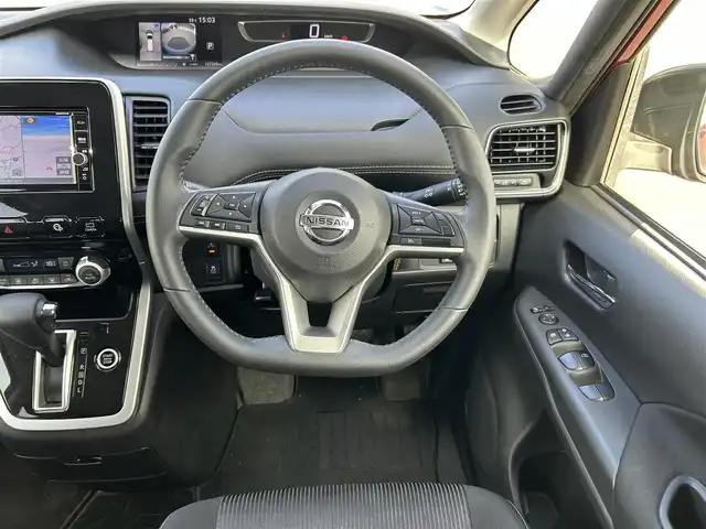 日産 セレナ ハイウェイスター Vセレクション 埼玉県 2017(平29)年 12.8万km マルーンレッド 2トーン (株)IDOMが運営する【じしゃロン鳩ヶ谷店】の自社ローン専用車両になりますこちらは現金またはオートローンご利用時の価格です。自社ローンご希望の方は別途その旨お申付け下さい/純正SDナビ(品番:MM317D-W)/・AM/FM・CD・DVD・BT・AUX/セーフティパックA/・踏み間違い衝突防止アシスト/・インテリジェント パーキングアシスト/・進入禁止標識検知/両側パワースライドドア/ハンズフリーオートスライドドア/LDW(車線逸脱警報)/クリアランスソナー/アラウンドビューモニター/前後ドライブレコーダー(品番：ZDR-015)/ETC/純正フロアマット/ステアリングスイッチ/D+N席背面ドリンクホルダー/LEDヘッドライト/電格ウインカーミラー