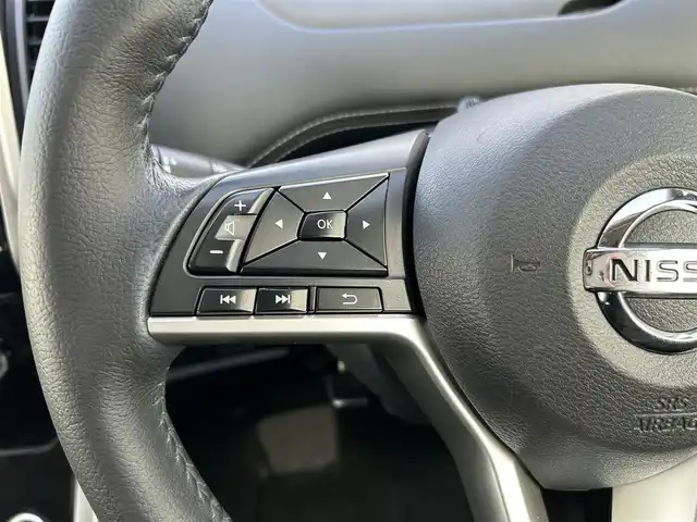 日産 セレナ ハイウェイスター Vセレクション 埼玉県 2017(平29)年 12.8万km マルーンレッド 2トーン (株)IDOMが運営する【じしゃロン鳩ヶ谷店】の自社ローン専用車両になりますこちらは現金またはオートローンご利用時の価格です。自社ローンご希望の方は別途その旨お申付け下さい/純正SDナビ(品番:MM317D-W)/・AM/FM・CD・DVD・BT・AUX/セーフティパックA/・踏み間違い衝突防止アシスト/・インテリジェント パーキングアシスト/・進入禁止標識検知/両側パワースライドドア/ハンズフリーオートスライドドア/LDW(車線逸脱警報)/クリアランスソナー/アラウンドビューモニター/前後ドライブレコーダー(品番：ZDR-015)/ETC/純正フロアマット/ステアリングスイッチ/D+N席背面ドリンクホルダー/LEDヘッドライト/電格ウインカーミラー