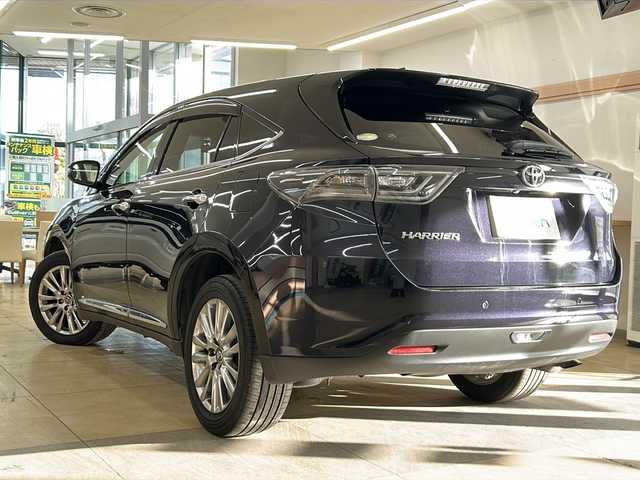 トヨタ ハリアー プレミアム アドバンスドP 道央・札幌 2014(平26)年 9.3万km スパークリングブラックパールクリスタルシャイン ・ワンオーナー/・4WD/・寒冷地仕様/・純正ナビ/フルセグTV/DVD/CD/SD/BT/・パノラミックビューモニター/・JBLサウンド/・ワイヤレス充電/・ドライブレコーダー/・パワーバックドア/・プリクラッシュセーフティ/・レーダークルーズコントロール/・インテリジェントクリアランスソナー/・レーンディパーチャーアラート/・オートマチックハイビーム/・アイドリングストップ/・横滑り防止/・ワイパーデアイサー/・ETC/・LEDヘッドライト/・LEDフォグ/・リヤフォグ/・ハーフレザーシート/・運転席パワーシート/・プッシュスタート/・スマートキー/・ドアバイザー/・電格ミラー/・冬タイヤ社外17インチAW積込
