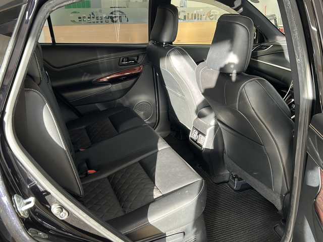 トヨタ ハリアー プレミアム アドバンスドP 道央・札幌 2014(平26)年 9.3万km スパークリングブラックパールクリスタルシャイン ・ワンオーナー/・4WD/・寒冷地仕様/・純正ナビ/フルセグTV/DVD/CD/SD/BT/・パノラミックビューモニター/・JBLサウンド/・ワイヤレス充電/・ドライブレコーダー/・パワーバックドア/・プリクラッシュセーフティ/・レーダークルーズコントロール/・インテリジェントクリアランスソナー/・レーンディパーチャーアラート/・オートマチックハイビーム/・アイドリングストップ/・横滑り防止/・ワイパーデアイサー/・ETC/・LEDヘッドライト/・LEDフォグ/・リヤフォグ/・ハーフレザーシート/・運転席パワーシート/・プッシュスタート/・スマートキー/・ドアバイザー/・電格ミラー/・冬タイヤ社外17インチAW積込