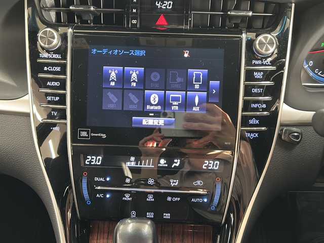 トヨタ ハリアー プレミアム アドバンスドP 道央・札幌 2014(平26)年 9.3万km スパークリングブラックパールクリスタルシャイン ・ワンオーナー/・4WD/・寒冷地仕様/・純正ナビ/フルセグTV/DVD/CD/SD/BT/・パノラミックビューモニター/・JBLサウンド/・ワイヤレス充電/・ドライブレコーダー/・パワーバックドア/・プリクラッシュセーフティ/・レーダークルーズコントロール/・インテリジェントクリアランスソナー/・レーンディパーチャーアラート/・オートマチックハイビーム/・アイドリングストップ/・横滑り防止/・ワイパーデアイサー/・ETC/・LEDヘッドライト/・LEDフォグ/・リヤフォグ/・ハーフレザーシート/・運転席パワーシート/・プッシュスタート/・スマートキー/・ドアバイザー/・電格ミラー/・冬タイヤ社外17インチAW積込