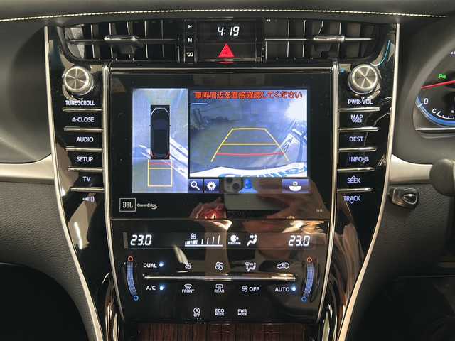 トヨタ ハリアー プレミアム アドバンスドP 道央・札幌 2014(平26)年 9.3万km スパークリングブラックパールクリスタルシャイン ・ワンオーナー/・4WD/・寒冷地仕様/・純正ナビ/フルセグTV/DVD/CD/SD/BT/・パノラミックビューモニター/・JBLサウンド/・ワイヤレス充電/・ドライブレコーダー/・パワーバックドア/・プリクラッシュセーフティ/・レーダークルーズコントロール/・インテリジェントクリアランスソナー/・レーンディパーチャーアラート/・オートマチックハイビーム/・アイドリングストップ/・横滑り防止/・ワイパーデアイサー/・ETC/・LEDヘッドライト/・LEDフォグ/・リヤフォグ/・ハーフレザーシート/・運転席パワーシート/・プッシュスタート/・スマートキー/・ドアバイザー/・電格ミラー/・冬タイヤ社外17インチAW積込