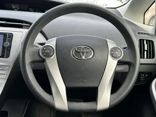 トヨタ プリウス S ツーリングセレクション 長野県 2013(平25)年 9.9万km ホワイトパールクリスタルシャイン ・純正SDメモリーナビ/(Bluetooth/フルセグTV/CD/DVD)/・バックカメラ/・ビルトインETC/・AAC/・純正フロアマット/・社外アルミホイール付きサマータイヤ車載/・スマートキー/・プッシュスタート/・アイドリングストップ