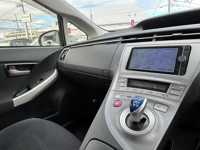 トヨタ プリウス S ツーリングセレクション 長野県 2013(平25)年 9.9万km ホワイトパールクリスタルシャイン ・純正SDメモリーナビ/(Bluetooth/フルセグTV/CD/DVD)/・バックカメラ/・ビルトインETC/・AAC/・純正フロアマット/・社外アルミホイール付きサマータイヤ車載/・スマートキー/・プッシュスタート/・アイドリングストップ