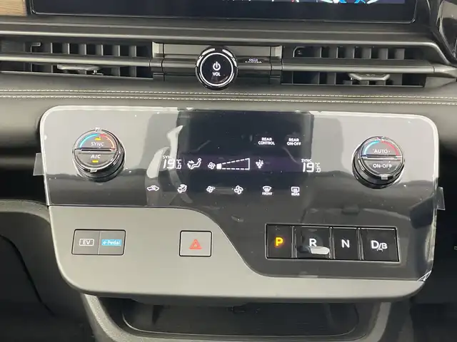 日産 セレナ e－パワー ハイウェイスター V 愛知県 2025(令7)年 0.1千km プリズムホワイト 登録済未使用車/純正12.3インチナビ/（AM/FM/Bluetooth/USB/フルセグTV）/全方位カメラ/フリップダウンモニター/ワイヤレス充電/衝突軽減ブレーキ/レーンキープアシスト/オートマチックハイビーム/プロパイロット/レーダークルーズコントロール/コーナーセンサー/ブラインドスポットモニター/デジタルインナーミラー/ETC2.0/前後ドライブレコーダー/両側パワースライドドア/純正16インチアルミホイール/スマートキー/スペアキー1本/プッシュスタート/LEDヘッドライト/フロントフォグランプ/横滑り防止装置/電子パーキングブレーキ/オートホールド/電動格納ミラー