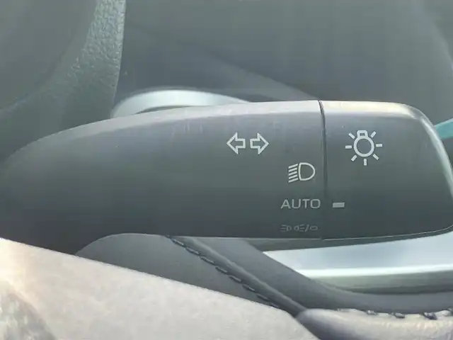 トヨタ ヴォクシー ハイブリッド S－Z 静岡県 2023(令5)年 5.9万km グリッターブラックガラスフレーク 純正10.5インチナビ(CD/DVD/BT/フルセグ)/14インチ後席モニター(V14T-R72R)/純正ETC2.0/ドライブレコーダー前後+車内/エンジンスタートボタン/パワーステアリング/パワーウィンドウ/アイドリングストップ/100V充電/スマートキー/Wオートエアコン/レーダークルーズコントロール/USB入力端子/バックカメラ/三列シート/純正フロアマット/ハーフレザーシート/D席N席シートヒーター/両側パワースライドドア/純正17インチアルミホイール/ABS/横滑り防止装置/コーナーセンサー前後/レーンキープアシスト/オートライト/オートマチックハイビーム/LEDヘッドライト/W+サイドエアバック/衝突軽減システム/HDMI接続