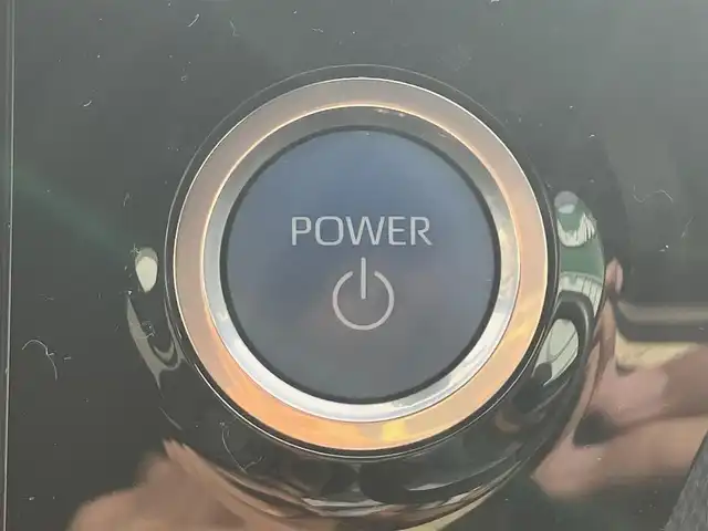 トヨタ ヴォクシー ハイブリッド S－Z 静岡県 2023(令5)年 5.9万km グリッターブラックガラスフレーク 純正10.5インチナビ(CD/DVD/BT/フルセグ)/14インチ後席モニター(V14T-R72R)/純正ETC2.0/ドライブレコーダー前後+車内/エンジンスタートボタン/パワーステアリング/パワーウィンドウ/アイドリングストップ/100V充電/スマートキー/Wオートエアコン/レーダークルーズコントロール/USB入力端子/バックカメラ/三列シート/純正フロアマット/ハーフレザーシート/D席N席シートヒーター/両側パワースライドドア/純正17インチアルミホイール/ABS/横滑り防止装置/コーナーセンサー前後/レーンキープアシスト/オートライト/オートマチックハイビーム/LEDヘッドライト/W+サイドエアバック/衝突軽減システム/HDMI接続