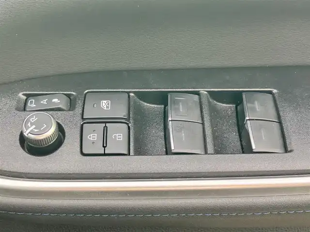 トヨタ ヴォクシー ハイブリッド S－Z 静岡県 2023(令5)年 5.9万km グリッターブラックガラスフレーク 純正10.5インチナビ(CD/DVD/BT/フルセグ)/14インチ後席モニター(V14T-R72R)/純正ETC2.0/ドライブレコーダー前後+車内/エンジンスタートボタン/パワーステアリング/パワーウィンドウ/アイドリングストップ/100V充電/スマートキー/Wオートエアコン/レーダークルーズコントロール/USB入力端子/バックカメラ/三列シート/純正フロアマット/ハーフレザーシート/D席N席シートヒーター/両側パワースライドドア/純正17インチアルミホイール/ABS/横滑り防止装置/コーナーセンサー前後/レーンキープアシスト/オートライト/オートマチックハイビーム/LEDヘッドライト/W+サイドエアバック/衝突軽減システム/HDMI接続