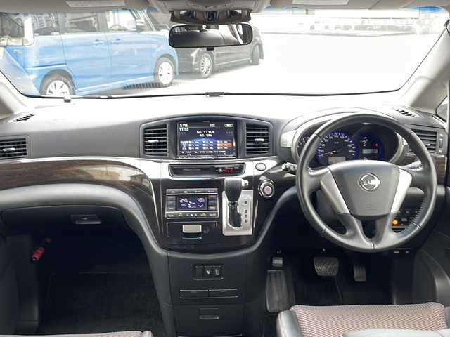 日産 エルグランド 250HWS アーバンクロム 長野県 2012(平24)年 10.9万km ブリリアントホワイトパール (株)IDOMが運営する【じしゃロン長野店】の自社ローン専用車両になりますこちらは現金またはオートローンご利用時の価格です。自社ローンご希望の方は別途その旨お申付け下さい/社外ナビ/バックカメラ/両側パワースライドドア/フリップダウンモニター/純正アルミホイール/純正フロアマット