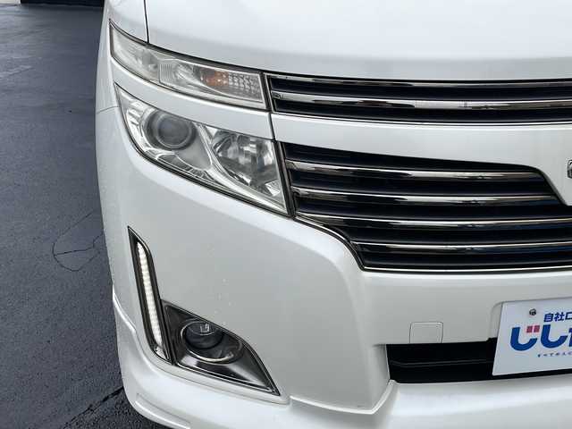 日産 エルグランド 250HWS アーバンクロム 長野県 2012(平24)年 10.9万km ブリリアントホワイトパール (株)IDOMが運営する【じしゃロン長野店】の自社ローン専用車両になりますこちらは現金またはオートローンご利用時の価格です。自社ローンご希望の方は別途その旨お申付け下さい/社外ナビ/バックカメラ/両側パワースライドドア/フリップダウンモニター/純正アルミホイール/純正フロアマット