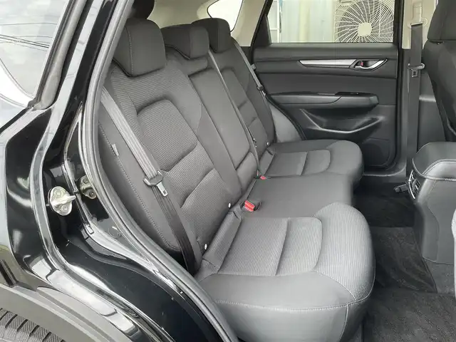 マツダ ＣＸ－５ XD スマートエディション 佐賀県 2021(令3)年 5.5万km ジェットブラックマイカ 純正10.25インチSDナビゲーション/・フルセグTV/AM/FM/USB/Bluetooth/360°ビュー・モニター/前後ドライブレコーダー/電子パーキングブレーキ/・AUTO HOLD機能/ISOFIX対応/革巻きステアリング/ステアリングリモコン/純正17インチアルミホイール/純正LEDヘッドライト/・オートマチックハイビーム/新車保証書/スペアキー１本/i-ACTIVSENS/・アダプティブクルーズコントロール/・車線逸脱警報機能/・ブラインドスポットモニタリングシステム/・レーンキープアシストシステム/・衝突軽減ブレーキ(SBS/SCBS)/・ドライバーアテンションアラート/・パーキングセンサーシステム