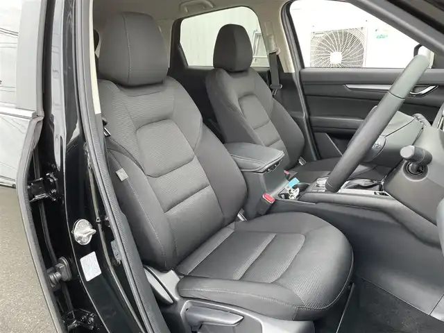 マツダ ＣＸ－５ XD スマートエディション 佐賀県 2021(令3)年 5.5万km ジェットブラックマイカ 純正10.25インチSDナビゲーション/・フルセグTV/AM/FM/USB/Bluetooth/360°ビュー・モニター/前後ドライブレコーダー/電子パーキングブレーキ/・AUTO HOLD機能/ISOFIX対応/革巻きステアリング/ステアリングリモコン/純正17インチアルミホイール/純正LEDヘッドライト/・オートマチックハイビーム/新車保証書/スペアキー１本/i-ACTIVSENS/・アダプティブクルーズコントロール/・車線逸脱警報機能/・ブラインドスポットモニタリングシステム/・レーンキープアシストシステム/・衝突軽減ブレーキ(SBS/SCBS)/・ドライバーアテンションアラート/・パーキングセンサーシステム