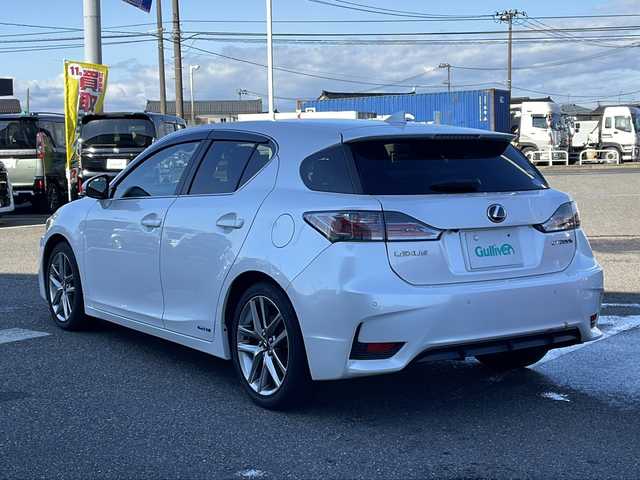 レクサス ＣＴ 200h クールツーリングスタイル 新潟県 2016(平28)年 4.8万km ソニッククォーツ 純正ナビ（BT/DTV）/パワーシート/シートヒーター/ハーフレザー/前後コーナーセンサー/バックカメラ/パドルシフト/ETC2.0/LEDライト/クルーズコントロール/オートライト/スペアキー/夏冬タイヤ/フォグランプ/ドアバイザー/電動格納ミラー