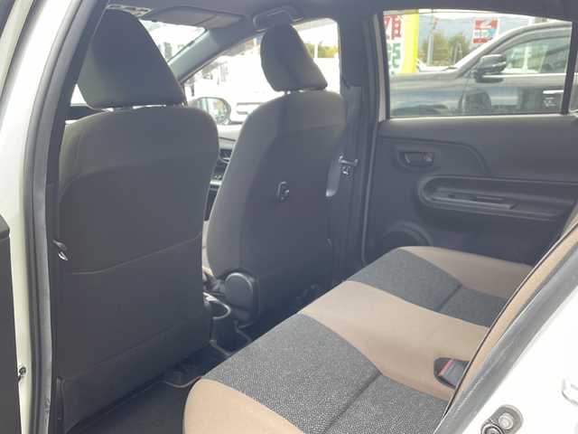 トヨタ アクア S グランパー 長野県 2020(令2)年 5.6万km ホワイトパールクリスタルシャイン 禁煙車/社外ナビ/【CN-RE06D】/BluetoothAudio/DVD再生可能/フルセグTV/バックカメラ/ETC/ステアリングスイッチ/LEDヘッドライト/電動格納ミラー/純正フロアマット/ドアバイザー