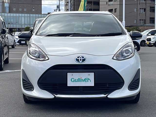 トヨタ アクア S グランパー 長野県 2020(令2)年 5.6万km ホワイトパールクリスタルシャイン 禁煙車/社外ナビ/【CN-RE06D】/BluetoothAudio/DVD再生可能/フルセグTV/バックカメラ/ETC/ステアリングスイッチ/LEDヘッドライト/電動格納ミラー/純正フロアマット/ドアバイザー