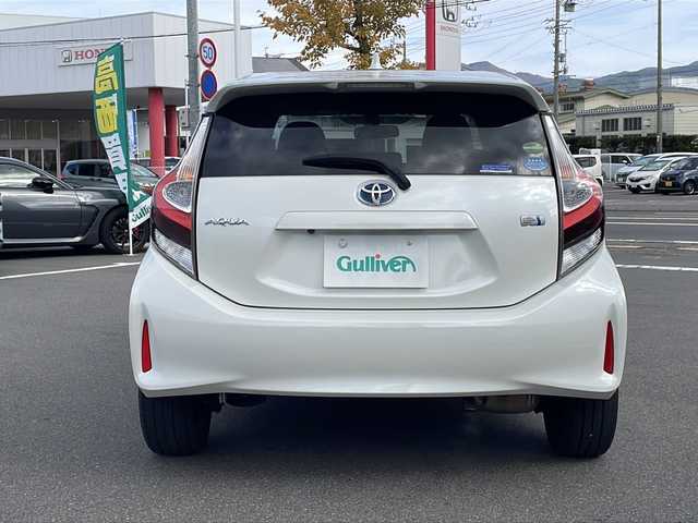 トヨタ アクア S グランパー 長野県 2020(令2)年 5.6万km ホワイトパールクリスタルシャイン 禁煙車/社外ナビ/【CN-RE06D】/BluetoothAudio/DVD再生可能/フルセグTV/バックカメラ/ETC/ステアリングスイッチ/LEDヘッドライト/電動格納ミラー/純正フロアマット/ドアバイザー