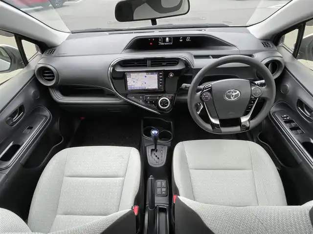 トヨタ アクア S グランパー 長野県 2020(令2)年 5.6万km ホワイトパールクリスタルシャイン 禁煙車/社外ナビ/【CN-RE06D】/BluetoothAudio/DVD再生可能/フルセグTV/バックカメラ/ETC/ステアリングスイッチ/LEDヘッドライト/電動格納ミラー/純正フロアマット/ドアバイザー