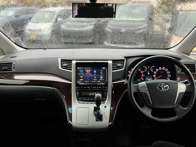 トヨタ ヴェルファイア 2．4Z 茨城県 2012(平24)年 7.4万km ブラック ALPINEナビ/【フルセグTV/CD/DVD/Bluetooth】/バックカメラ/ALPINEフリップダウンモニター/両側パワースライドドア/コーナーセンサー/横滑り防止装置/純正18インチAW/オートライト/HIDライト/革巻きステアリング/ステアリングスイッチ/純正フロアマット/電動格納ミラー