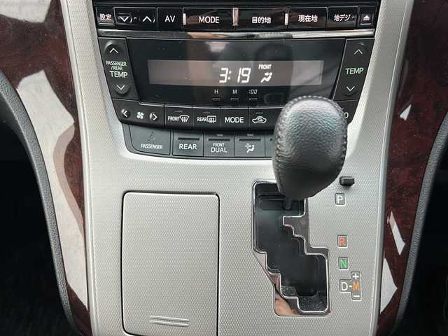 トヨタ ヴェルファイア 2．4Z 茨城県 2012(平24)年 7.4万km ブラック ALPINEナビ/【フルセグTV/CD/DVD/Bluetooth】/バックカメラ/ALPINEフリップダウンモニター/両側パワースライドドア/コーナーセンサー/横滑り防止装置/純正18インチAW/オートライト/HIDライト/革巻きステアリング/ステアリングスイッチ/純正フロアマット/電動格納ミラー