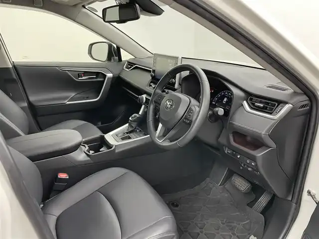 トヨタ ＲＡＶ４ G 岡山県 2021(令3)年 2.2万km ホワイトパールクリスタルシャイン 純正９型ディスプレイオーディオ　/全方位カメラ　/レーダークルーズコントロール　/ビルトインＥＴＣ　/シートヒーター　前席/ＬＥＤヘッドライト　/ドライブレコーダー　前後/ブラインドスポットモニター　/ステアリングヒーター/禁煙車/フォグライト/オートブレーキホールド/シートメモリー/オートハイビーム