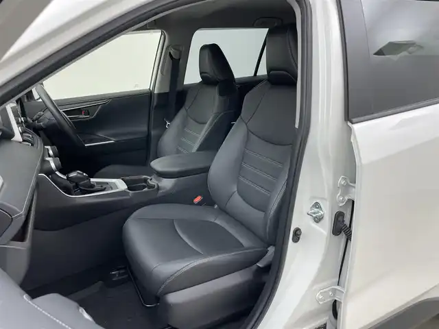 トヨタ ＲＡＶ４ G 岡山県 2021(令3)年 2.2万km ホワイトパールクリスタルシャイン 純正９型ディスプレイオーディオ　/全方位カメラ　/レーダークルーズコントロール　/ビルトインＥＴＣ　/シートヒーター　前席/ＬＥＤヘッドライト　/ドライブレコーダー　前後/ブラインドスポットモニター　/ステアリングヒーター/禁煙車/フォグライト/オートブレーキホールド/シートメモリー/オートハイビーム