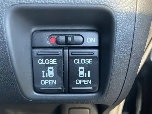 ホンダ Ｎ ＢＯＸ G ターボ Lパッケージ 静岡県 2016(平28)年 1万km クリスタルブラックパール 社外ナビ　/・フルセグＴＶ　/・Ｂｌｕｅｔｏｏｔｈ接続　/ＣＴＢＡ　/両側パワースライドドア　/クルーズコントロール　/バックカメラ/プッシュスタート　/スマートキー　/ベンチシート　/ハーフレザーシート/チップアップシート　/ＨＩＤオートライト　/ビルトインＥＴＣ