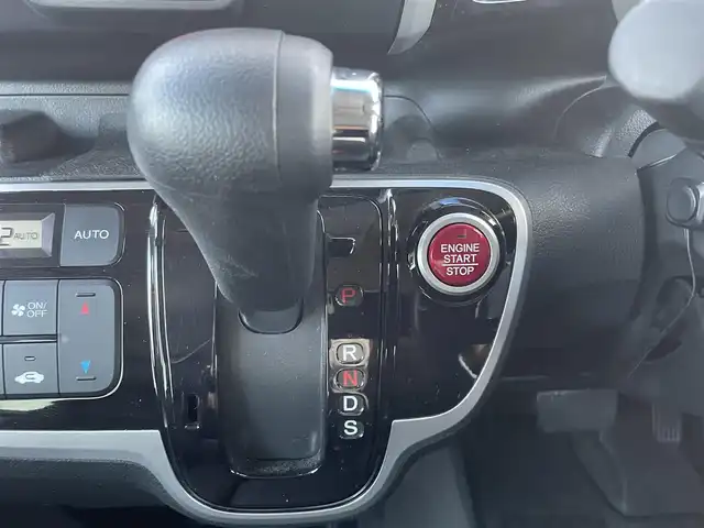 ホンダ Ｎ ＢＯＸ G ターボ Lパッケージ 静岡県 2016(平28)年 1万km クリスタルブラックパール 社外ナビ　/・フルセグＴＶ　/・Ｂｌｕｅｔｏｏｔｈ接続　/ＣＴＢＡ　/両側パワースライドドア　/クルーズコントロール　/バックカメラ/プッシュスタート　/スマートキー　/ベンチシート　/ハーフレザーシート/チップアップシート　/ＨＩＤオートライト　/ビルトインＥＴＣ