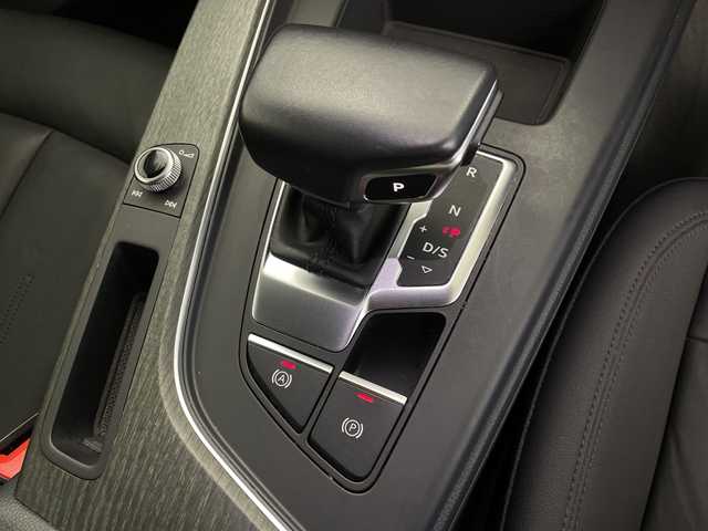 アウディ Ａ４ 鹿児島県 2021(令3)年 13.7万km パール メモリナビ/Bluetooth接続/USB接続/AM/FMラジオ/360°カメラ/パワーバックドア/ACC/アイドリングストップ/D/N席パワーシート/D/N席シートヒーター/ステアリングヒーター/ブラインドスポットモニター/オートホールド/ワイヤレス充電/電動パーキングプレーキ/横滑り防止/パークアシスト/ルーフレール/バーチャルコックピット/ビルドインETC2.0/純正17インチAW/純正フロアマット