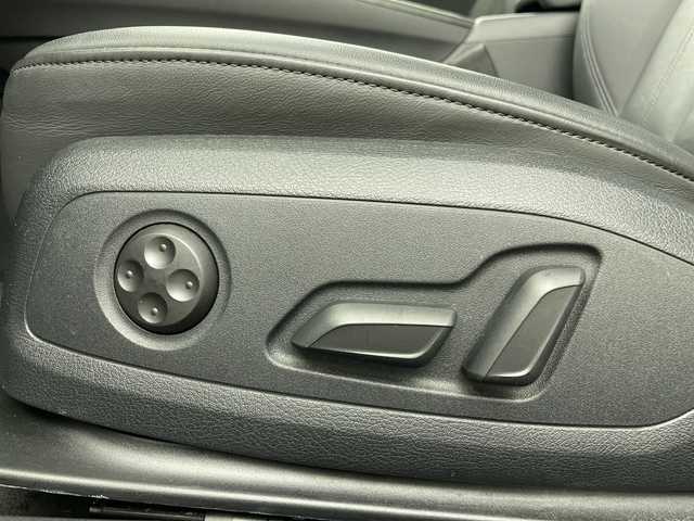 アウディ Ａ４ 鹿児島県 2021(令3)年 13.7万km パール メモリナビ/Bluetooth接続/USB接続/AM/FMラジオ/360°カメラ/パワーバックドア/ACC/アイドリングストップ/D/N席パワーシート/D/N席シートヒーター/ステアリングヒーター/ブラインドスポットモニター/オートホールド/ワイヤレス充電/電動パーキングプレーキ/横滑り防止/パークアシスト/ルーフレール/バーチャルコックピット/ビルドインETC2.0/純正17インチAW/純正フロアマット