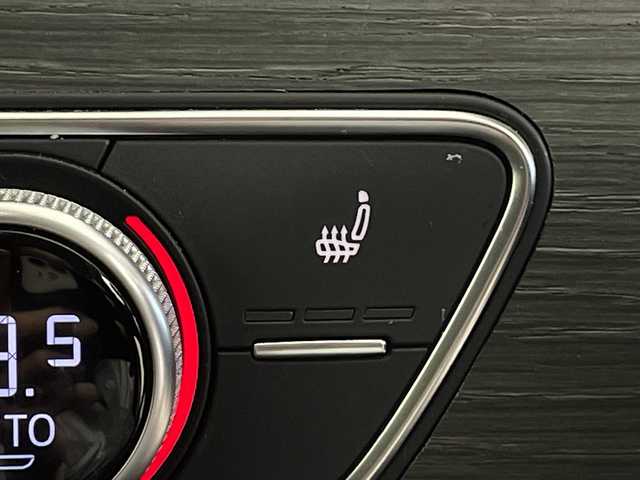 アウディ Ａ４ 鹿児島県 2021(令3)年 13.7万km パール メモリナビ/Bluetooth接続/USB接続/AM/FMラジオ/360°カメラ/パワーバックドア/ACC/アイドリングストップ/D/N席パワーシート/D/N席シートヒーター/ステアリングヒーター/ブラインドスポットモニター/オートホールド/ワイヤレス充電/電動パーキングプレーキ/横滑り防止/パークアシスト/ルーフレール/バーチャルコックピット/ビルドインETC2.0/純正17インチAW/純正フロアマット