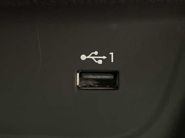 アウディ Ａ４ 鹿児島県 2021(令3)年 13.7万km パール メモリナビ/Bluetooth接続/USB接続/AM/FMラジオ/360°カメラ/パワーバックドア/ACC/アイドリングストップ/D/N席パワーシート/D/N席シートヒーター/ステアリングヒーター/ブラインドスポットモニター/オートホールド/ワイヤレス充電/電動パーキングプレーキ/横滑り防止/パークアシスト/ルーフレール/バーチャルコックピット/ビルドインETC2.0/純正17インチAW/純正フロアマット