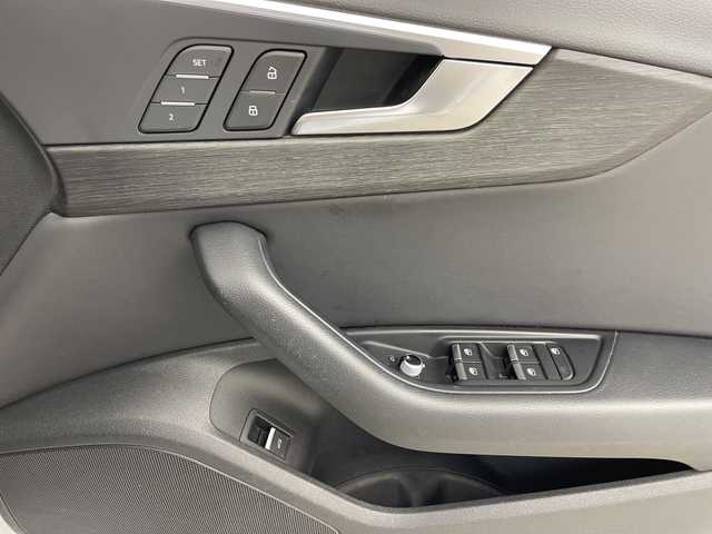 アウディ Ａ４ 鹿児島県 2021(令3)年 13.7万km パール メモリナビ/Bluetooth接続/USB接続/AM/FMラジオ/360°カメラ/パワーバックドア/ACC/アイドリングストップ/D/N席パワーシート/D/N席シートヒーター/ステアリングヒーター/ブラインドスポットモニター/オートホールド/ワイヤレス充電/電動パーキングプレーキ/横滑り防止/パークアシスト/ルーフレール/バーチャルコックピット/ビルドインETC2.0/純正17インチAW/純正フロアマット