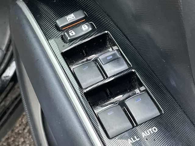 トヨタ エスティマ アエラス スマート 千葉県 2017(平29)年 5.4万km ブラック/レッドマイカメタリック 2トーン 純正10インチナビ/(フルセグTV/BT/CD/DVD)/衝突被害軽減システム/車線逸脱警報/バックカメラ/クルーズコントロール/フリップダウンモニター/レザーシート/両側パワースライドドア/横滑り防止装置/ビルトインETC/LEDヘッドライト/オートライト/ウィンカーミラー/電動格納ミラー/純正18インチAW/シートヒーター/シートリフター/プッシュスタート/スマートキー/フロアマット/スペアキー/取扱説明書/保証書