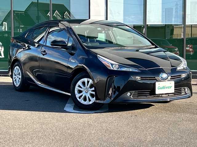 トヨタ プリウス S 岐阜県 2019(平31)年 16.7万km アティチュードブラックマイカ 登録時走行距離166604km/純正９型ナビ（NSZT-Y66T）/フルセグテレビ/バックカメラ/Blue tooth・CD・SDミュージックサーバー/ETC/ワンオーナー/トヨタセーフティセンス/コーナーセンサー前後/ドライブレコーダー前方/レーダークルーズコントロール/レーンキープアシスト/パーキングアシスト/ＬＥＤヘッドライト/オートマチックハイビーム/オートライト/横滑り防止装置/盗難防止装置/純正15アルミホイール/SRSエアバッグシステム運転席・助手席+サイド/カーテンエアバッグ/布系シート/フルフラットシート/純正フロアマット/プッシュスタート/スマートキー/スペアキー1本/ドアバイザー/保証書/記録簿/取扱説明書/オートエアコン/禁煙車