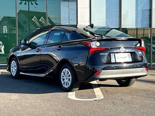 トヨタ プリウス S 岐阜県 2019(平31)年 16.7万km アティチュードブラックマイカ 登録時走行距離166604km/純正９型ナビ（NSZT-Y66T）/フルセグテレビ/バックカメラ/Blue tooth・CD・SDミュージックサーバー/ETC/ワンオーナー/トヨタセーフティセンス/コーナーセンサー前後/ドライブレコーダー前方/レーダークルーズコントロール/レーンキープアシスト/パーキングアシスト/ＬＥＤヘッドライト/オートマチックハイビーム/オートライト/横滑り防止装置/盗難防止装置/純正15アルミホイール/SRSエアバッグシステム運転席・助手席+サイド/カーテンエアバッグ/布系シート/フルフラットシート/純正フロアマット/プッシュスタート/スマートキー/スペアキー1本/ドアバイザー/保証書/記録簿/取扱説明書/オートエアコン/禁煙車