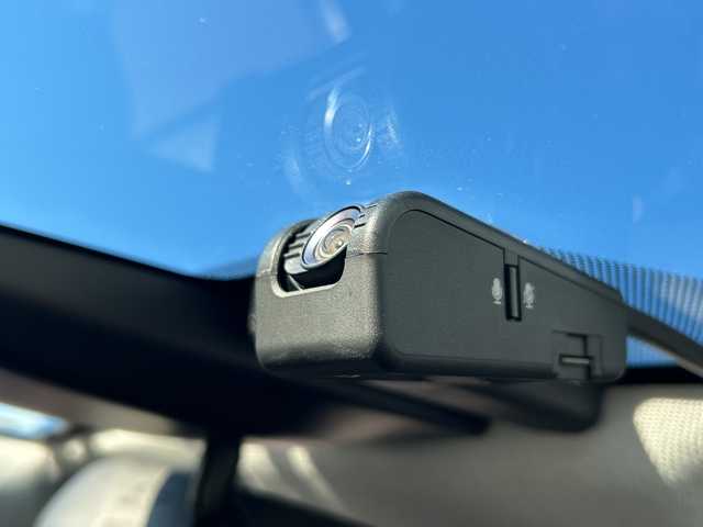 トヨタ プリウス S 岐阜県 2019(平31)年 16.7万km アティチュードブラックマイカ 登録時走行距離166604km/純正９型ナビ（NSZT-Y66T）/フルセグテレビ/バックカメラ/Blue tooth・CD・SDミュージックサーバー/ETC/ワンオーナー/トヨタセーフティセンス/コーナーセンサー前後/ドライブレコーダー前方/レーダークルーズコントロール/レーンキープアシスト/パーキングアシスト/ＬＥＤヘッドライト/オートマチックハイビーム/オートライト/横滑り防止装置/盗難防止装置/純正15アルミホイール/SRSエアバッグシステム運転席・助手席+サイド/カーテンエアバッグ/布系シート/フルフラットシート/純正フロアマット/プッシュスタート/スマートキー/スペアキー1本/ドアバイザー/保証書/記録簿/取扱説明書/オートエアコン/禁煙車