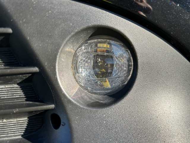 トヨタ プリウス S 岐阜県 2019(平31)年 16.7万km アティチュードブラックマイカ 登録時走行距離166604km/純正９型ナビ（NSZT-Y66T）/フルセグテレビ/バックカメラ/Blue tooth・CD・SDミュージックサーバー/ETC/ワンオーナー/トヨタセーフティセンス/コーナーセンサー前後/ドライブレコーダー前方/レーダークルーズコントロール/レーンキープアシスト/パーキングアシスト/ＬＥＤヘッドライト/オートマチックハイビーム/オートライト/横滑り防止装置/盗難防止装置/純正15アルミホイール/SRSエアバッグシステム運転席・助手席+サイド/カーテンエアバッグ/布系シート/フルフラットシート/純正フロアマット/プッシュスタート/スマートキー/スペアキー1本/ドアバイザー/保証書/記録簿/取扱説明書/オートエアコン/禁煙車