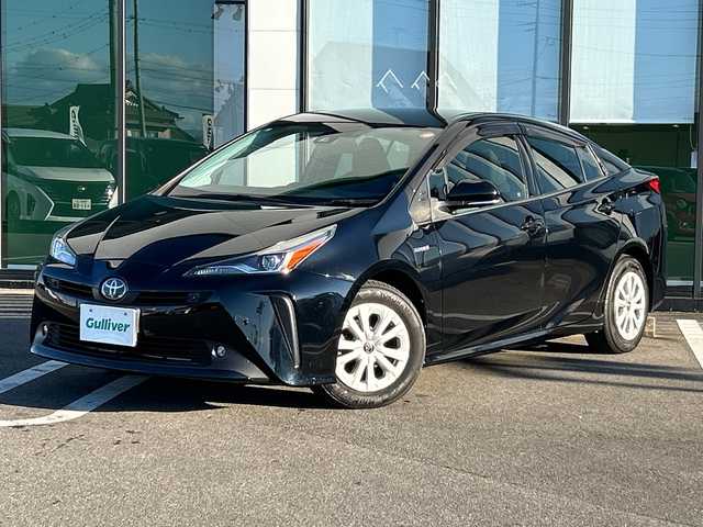 トヨタ プリウス S 岐阜県 2019(平31)年 16.7万km アティチュードブラックマイカ 登録時走行距離166604km/純正９型ナビ（NSZT-Y66T）/フルセグテレビ/バックカメラ/Blue tooth・CD・SDミュージックサーバー/ETC/ワンオーナー/トヨタセーフティセンス/コーナーセンサー前後/ドライブレコーダー前方/レーダークルーズコントロール/レーンキープアシスト/パーキングアシスト/ＬＥＤヘッドライト/オートマチックハイビーム/オートライト/横滑り防止装置/盗難防止装置/純正15アルミホイール/SRSエアバッグシステム運転席・助手席+サイド/カーテンエアバッグ/布系シート/フルフラットシート/純正フロアマット/プッシュスタート/スマートキー/スペアキー1本/ドアバイザー/保証書/記録簿/取扱説明書/オートエアコン/禁煙車