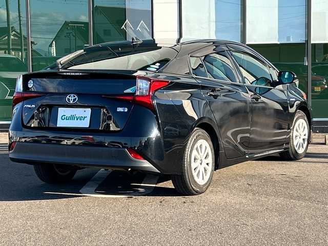 トヨタ プリウス S 岐阜県 2019(平31)年 16.7万km アティチュードブラックマイカ 登録時走行距離166604km/純正９型ナビ（NSZT-Y66T）/フルセグテレビ/バックカメラ/Blue tooth・CD・SDミュージックサーバー/ETC/ワンオーナー/トヨタセーフティセンス/コーナーセンサー前後/ドライブレコーダー前方/レーダークルーズコントロール/レーンキープアシスト/パーキングアシスト/ＬＥＤヘッドライト/オートマチックハイビーム/オートライト/横滑り防止装置/盗難防止装置/純正15アルミホイール/SRSエアバッグシステム運転席・助手席+サイド/カーテンエアバッグ/布系シート/フルフラットシート/純正フロアマット/プッシュスタート/スマートキー/スペアキー1本/ドアバイザー/保証書/記録簿/取扱説明書/オートエアコン/禁煙車