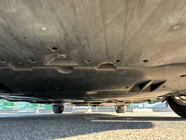 トヨタ プリウス S 岐阜県 2019(平31)年 16.7万km アティチュードブラックマイカ 登録時走行距離166604km/純正９型ナビ（NSZT-Y66T）/フルセグテレビ/バックカメラ/Blue tooth・CD・SDミュージックサーバー/ETC/ワンオーナー/トヨタセーフティセンス/コーナーセンサー前後/ドライブレコーダー前方/レーダークルーズコントロール/レーンキープアシスト/パーキングアシスト/ＬＥＤヘッドライト/オートマチックハイビーム/オートライト/横滑り防止装置/盗難防止装置/純正15アルミホイール/SRSエアバッグシステム運転席・助手席+サイド/カーテンエアバッグ/布系シート/フルフラットシート/純正フロアマット/プッシュスタート/スマートキー/スペアキー1本/ドアバイザー/保証書/記録簿/取扱説明書/オートエアコン/禁煙車