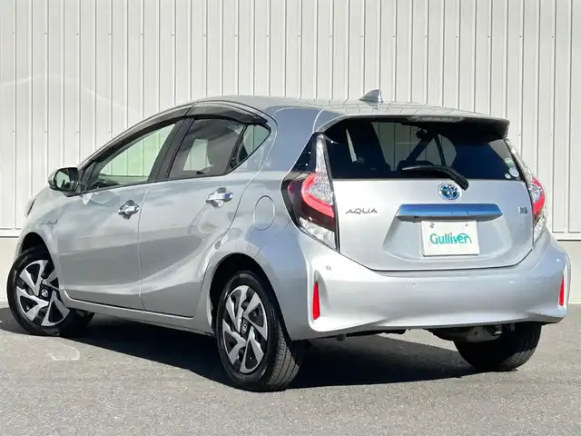 トヨタ アクア S スタイルブラック 群馬県 2020(令2)年 5.4万km シルバーM 純正9インチSDナビ/(FM/AM/CD/DVD/Bluetooth/フルセグTV)/パノラミックビューモニター/前後ドライブレコーダー（DRT-H66A）/ビルトインETC2.0/純正15インチアルミホイール/ステアリングスイッチ/電動格納ミラー/プッシュスタート/トヨタセーフティセンス/・横滑り防止/・レーンキープ/・盗難防止装置/・LEDヘッドライト/・オートライト/・オートマチックハイビーム/保証書/スペアキー