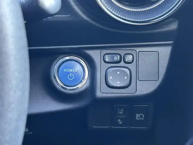 トヨタ アクア S スタイルブラック 群馬県 2020(令2)年 5.4万km シルバーM 純正9インチSDナビ/(FM/AM/CD/DVD/Bluetooth/フルセグTV)/パノラミックビューモニター/前後ドライブレコーダー（DRT-H66A）/ビルトインETC2.0/純正15インチアルミホイール/ステアリングスイッチ/電動格納ミラー/プッシュスタート/トヨタセーフティセンス/・横滑り防止/・レーンキープ/・盗難防止装置/・LEDヘッドライト/・オートライト/・オートマチックハイビーム/保証書/スペアキー