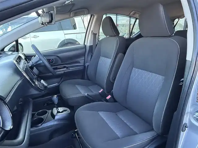 トヨタ アクア S スタイルブラック 群馬県 2020(令2)年 5.4万km シルバーM 純正9インチSDナビ/(FM/AM/CD/DVD/Bluetooth/フルセグTV)/パノラミックビューモニター/前後ドライブレコーダー（DRT-H66A）/ビルトインETC2.0/純正15インチアルミホイール/ステアリングスイッチ/電動格納ミラー/プッシュスタート/トヨタセーフティセンス/・横滑り防止/・レーンキープ/・盗難防止装置/・LEDヘッドライト/・オートライト/・オートマチックハイビーム/保証書/スペアキー