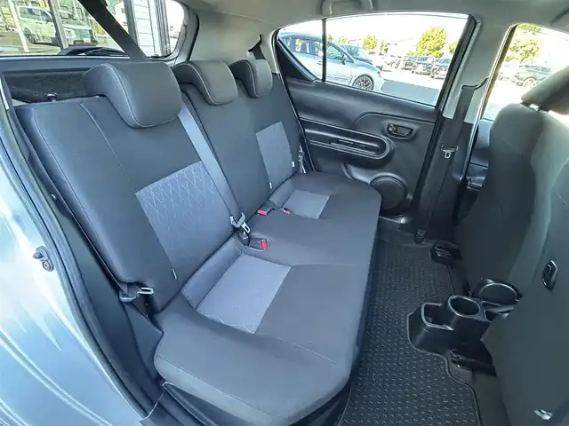 トヨタ アクア S スタイルブラック 群馬県 2020(令2)年 5.4万km シルバーM 純正9インチSDナビ/(FM/AM/CD/DVD/Bluetooth/フルセグTV)/パノラミックビューモニター/前後ドライブレコーダー（DRT-H66A）/ビルトインETC2.0/純正15インチアルミホイール/ステアリングスイッチ/電動格納ミラー/プッシュスタート/トヨタセーフティセンス/・横滑り防止/・レーンキープ/・盗難防止装置/・LEDヘッドライト/・オートライト/・オートマチックハイビーム/保証書/スペアキー